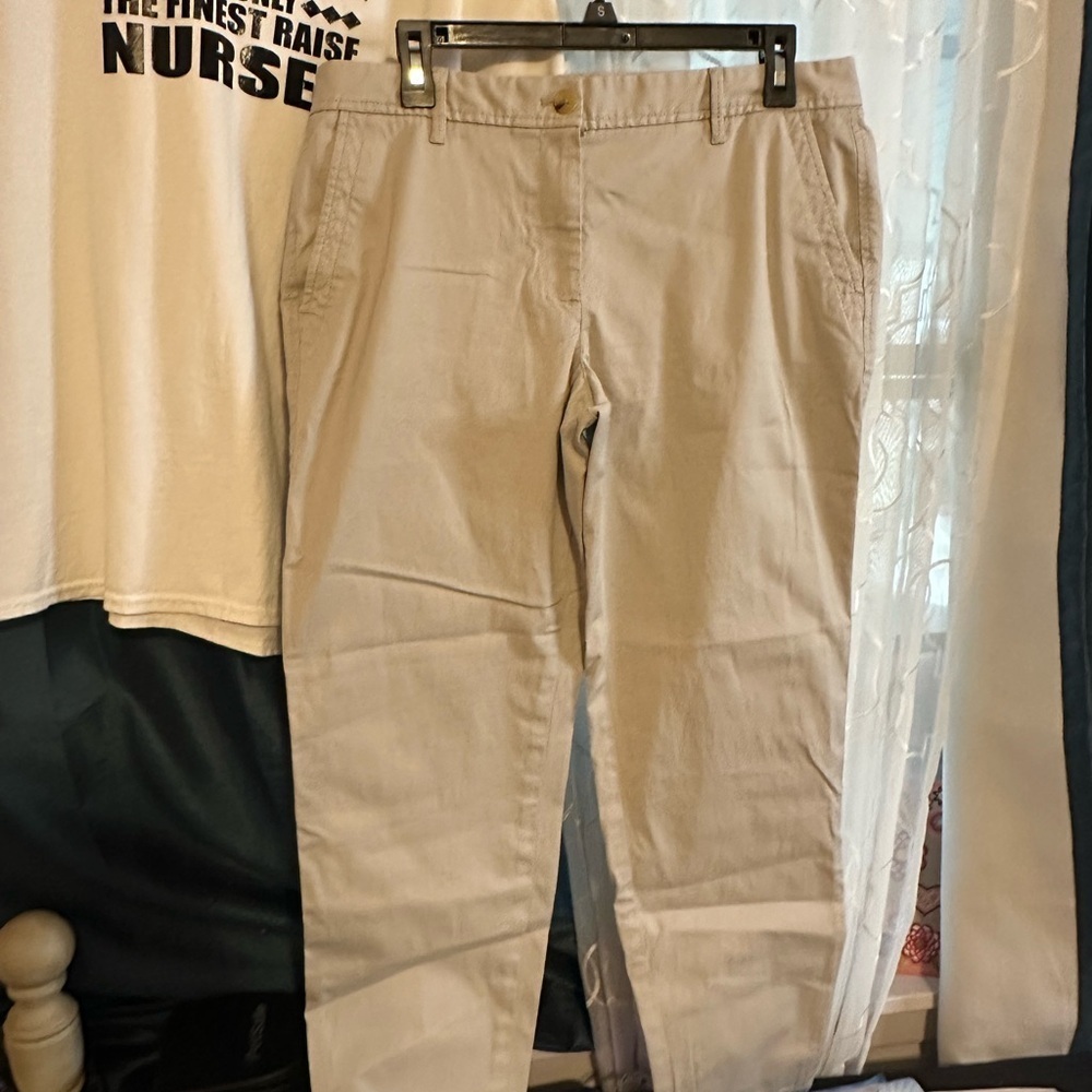 Talbots Women’s Relaxed Fit Chinos. Front pocket with faux back pockets